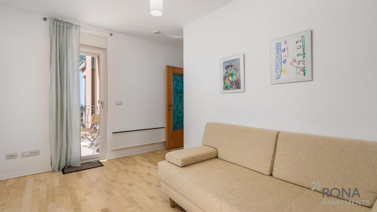 Rona Spacious Apartment With A Panoramic View Icici Exterior photo