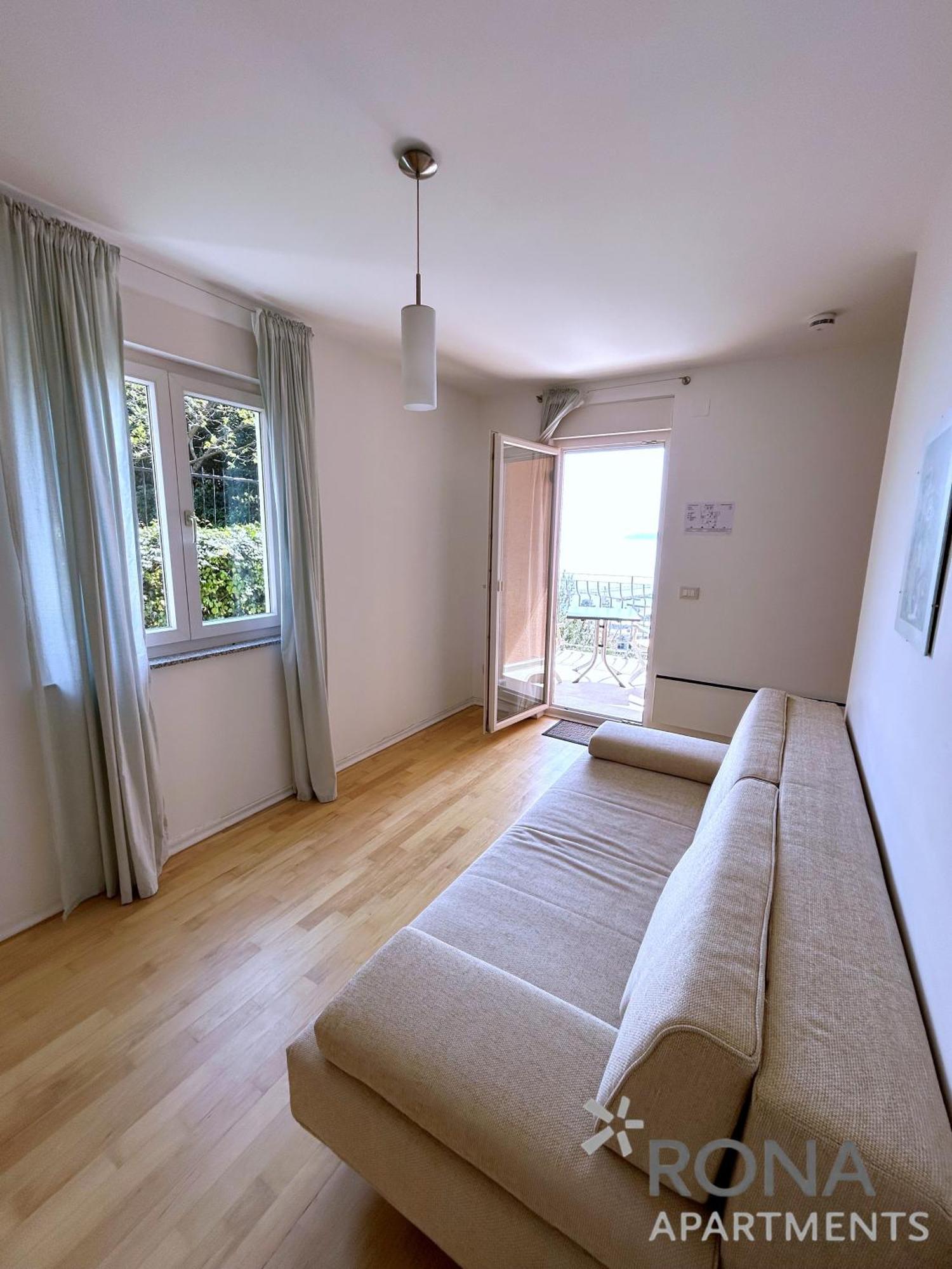 Rona Spacious Apartment With A Panoramic View Icici Exterior photo