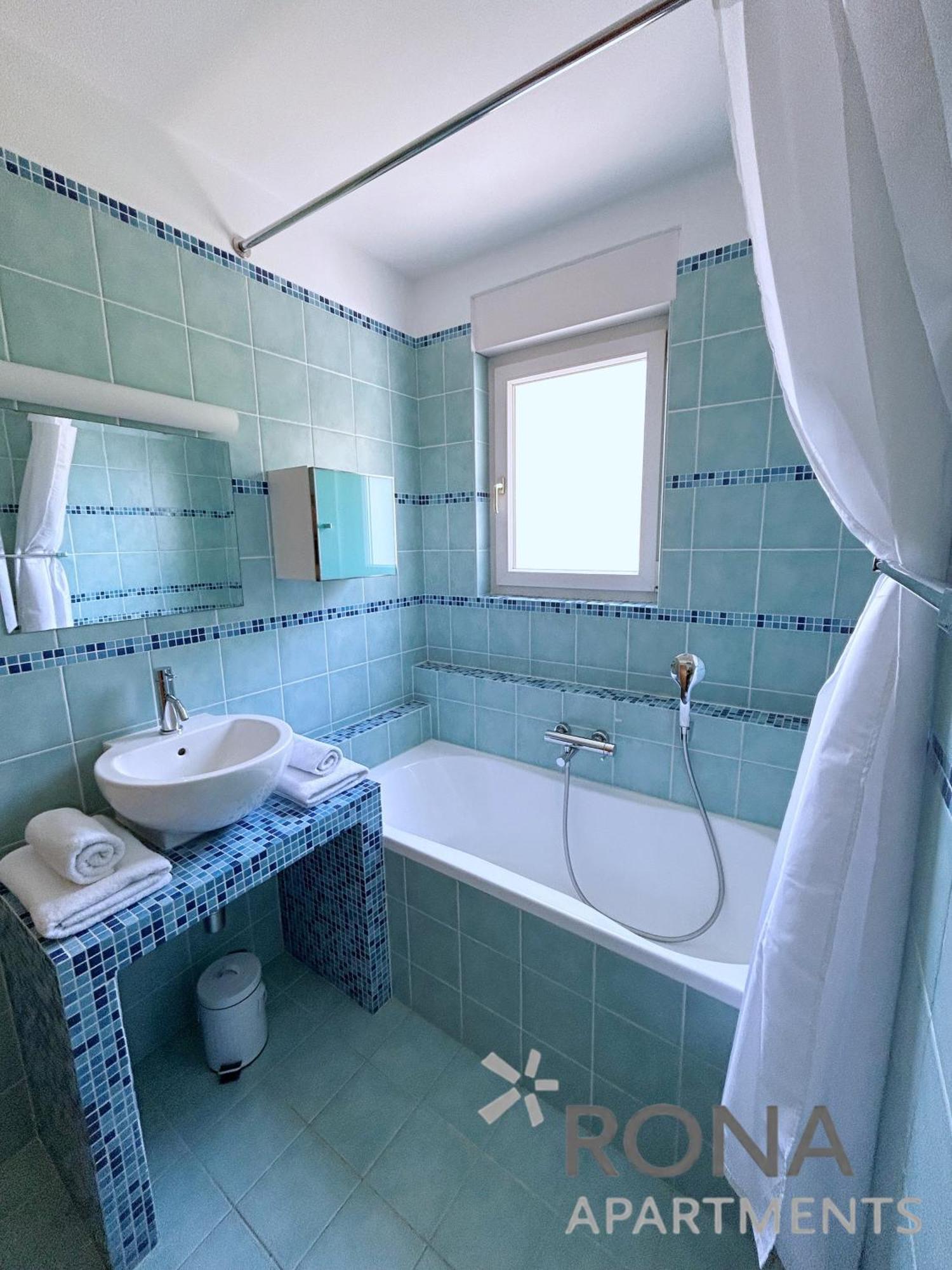 Rona Spacious Apartment With A Panoramic View Icici Exterior photo