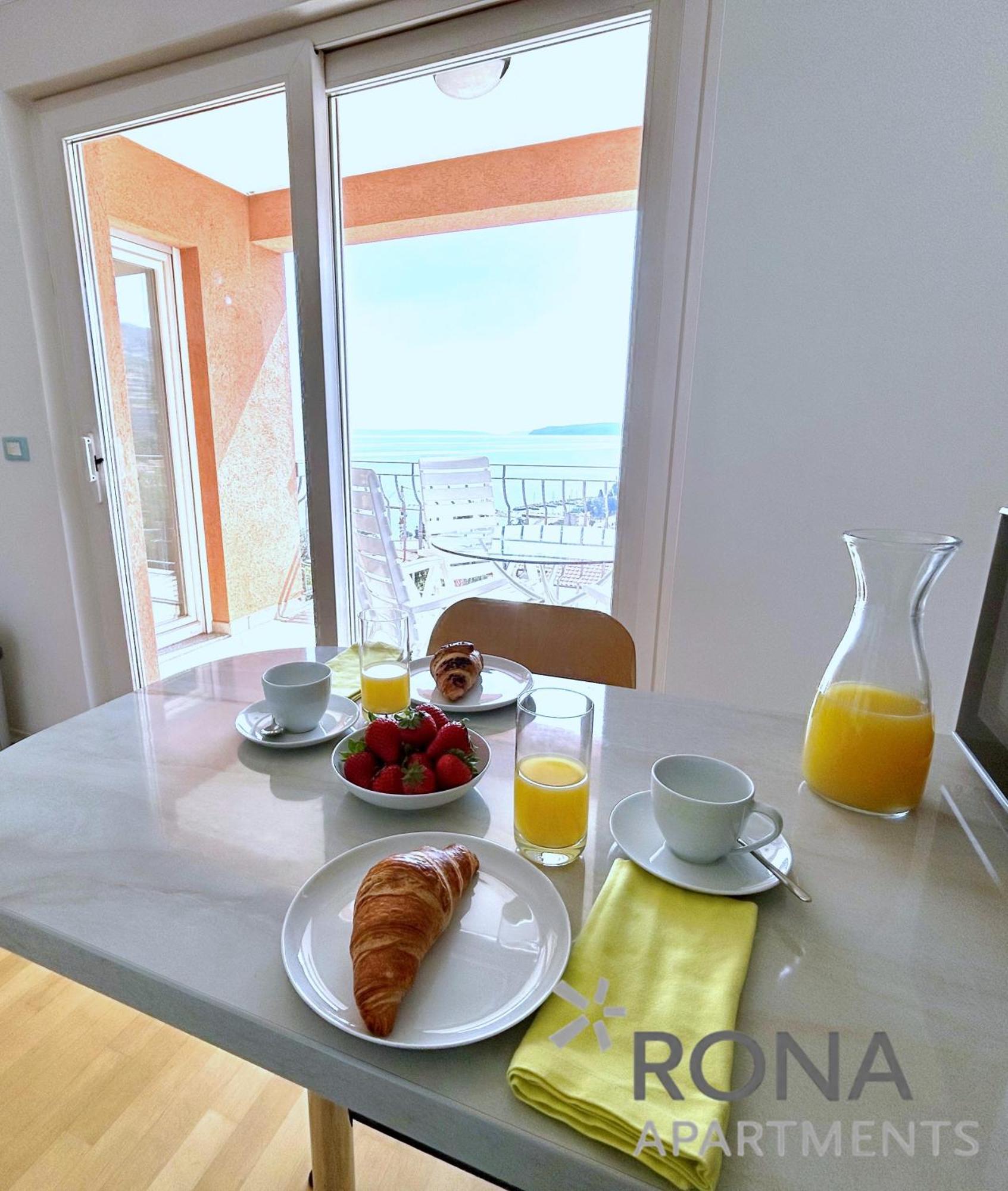 Rona Spacious Apartment With A Panoramic View Icici Exterior photo